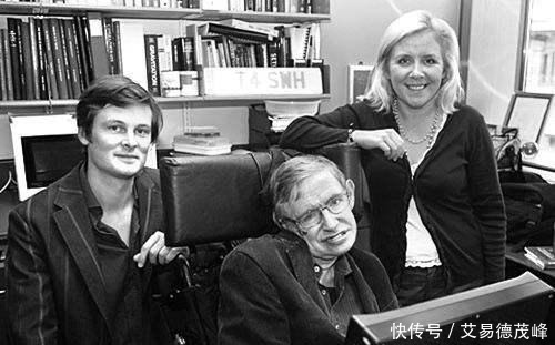 高科技 霍金仅有三根手指能动,轮椅隐藏了多少高科技,网友表示用不起