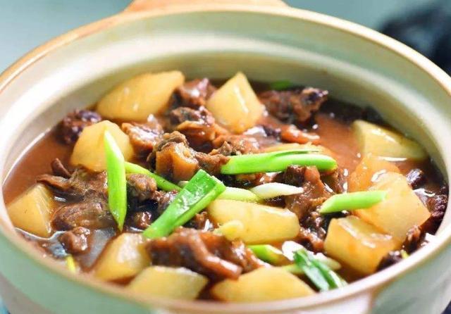 炖牛肉时,切记别放这调料,加了相当于毁牛肉,很多吃货都不懂