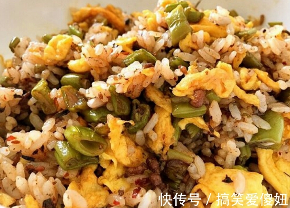 这道简单的懒人饭，可以健脾养胃，是营养价值极高的养生饭