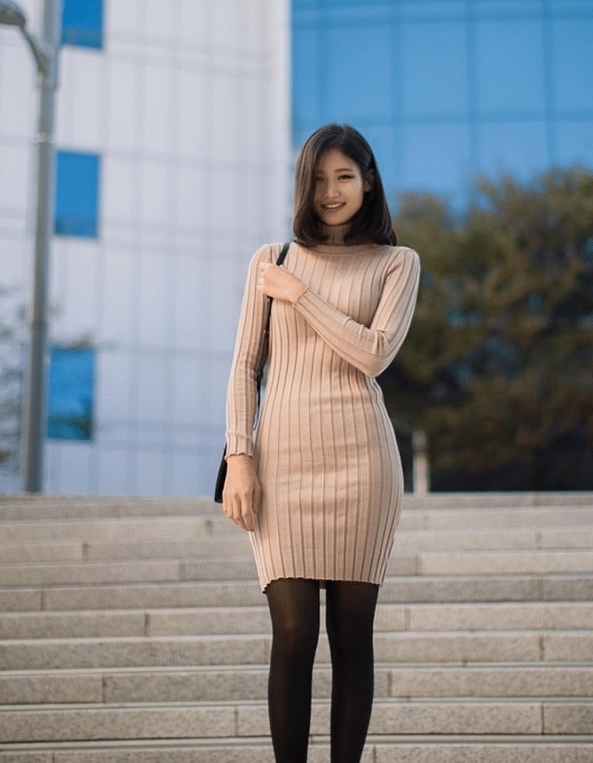 美女|针织包臀裙展示凹凸迷人身姿,散发迷人成熟气质!