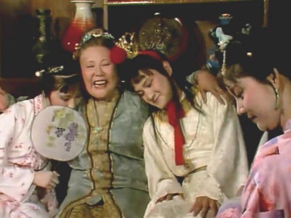 黛玉|黛玉去世，为何只有探春和李纨陪着她？其他人忙着宝玉和宝钗结婚