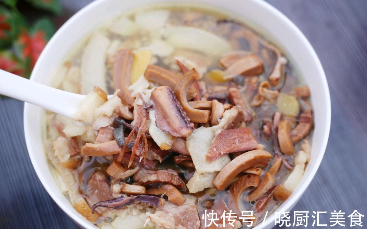 高压锅|鱿鱼和五花肉搭配做成汤,鲜美滋补又好喝,做一锅,全家都能喝