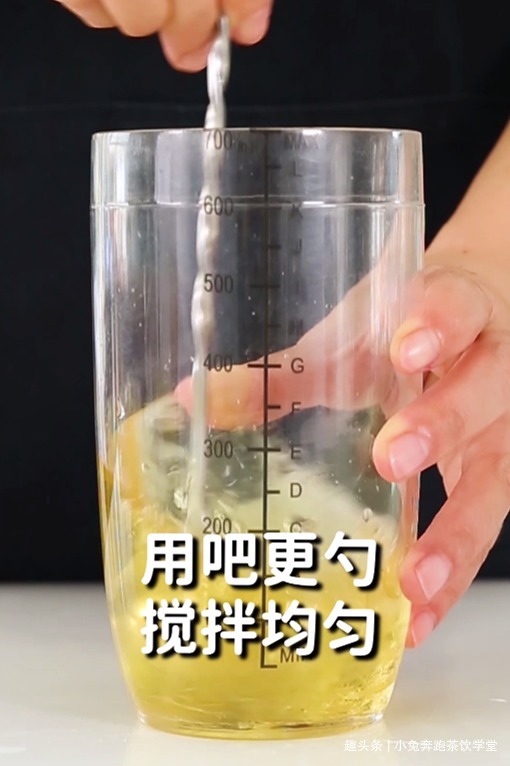 一根菠萝冰的做法，小兔奔跑免费奶茶配方