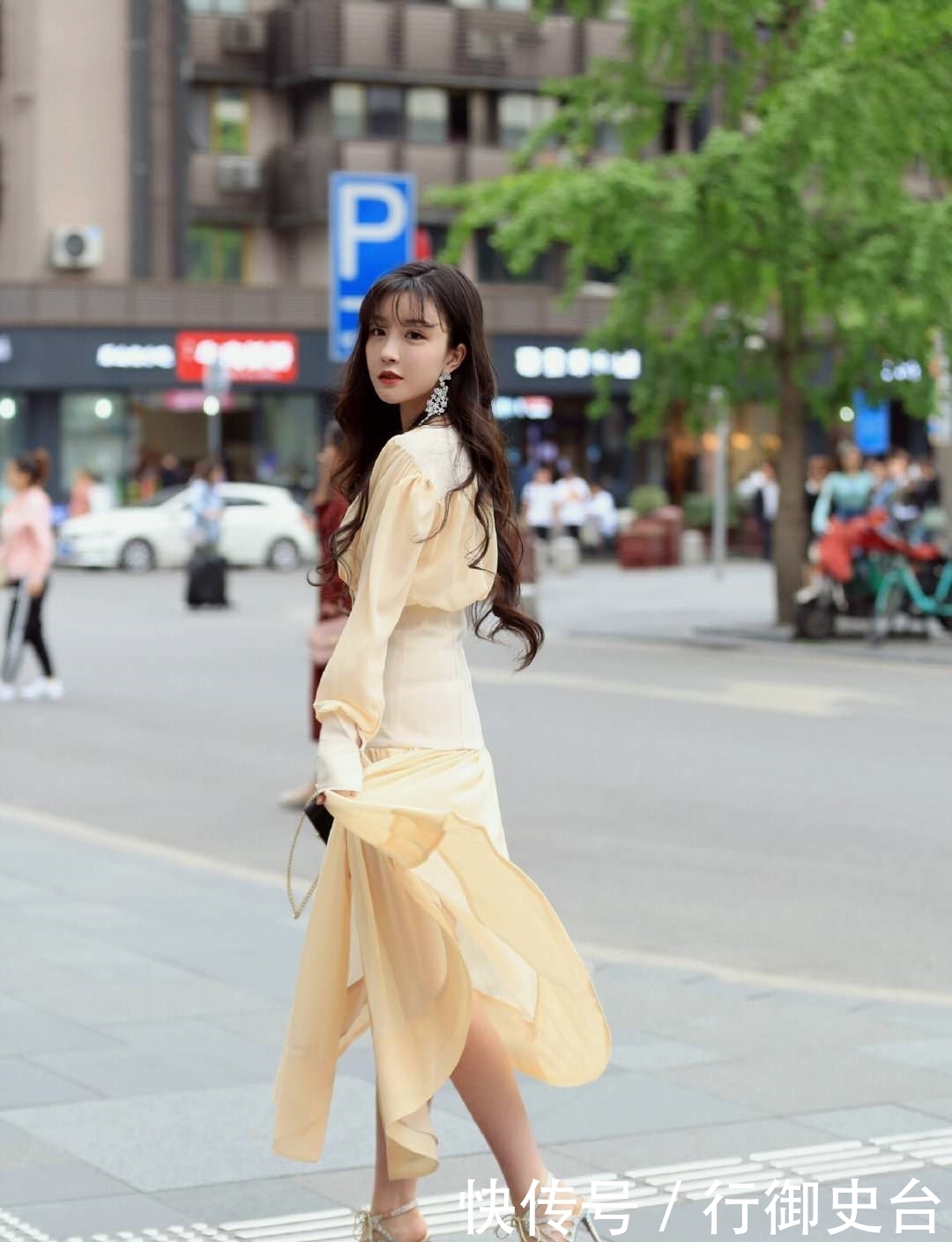 适合25-30岁女生的穿搭示范,最后一套简直美爆了,既舒服又撩人