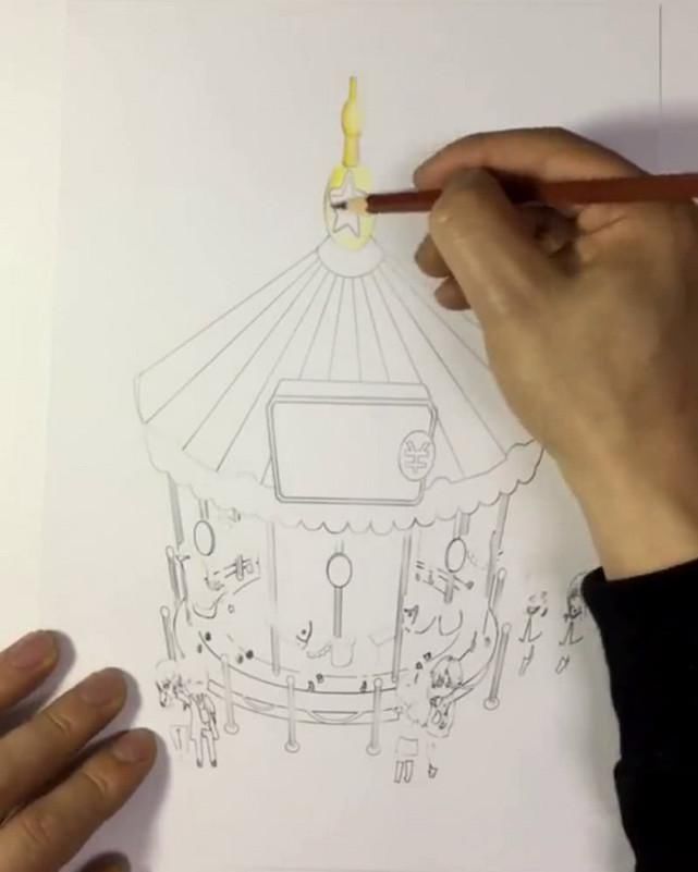 旋转木马$美术生画旋转木马,开始吐槽“画残了”,画纸裁掉一截后被打脸