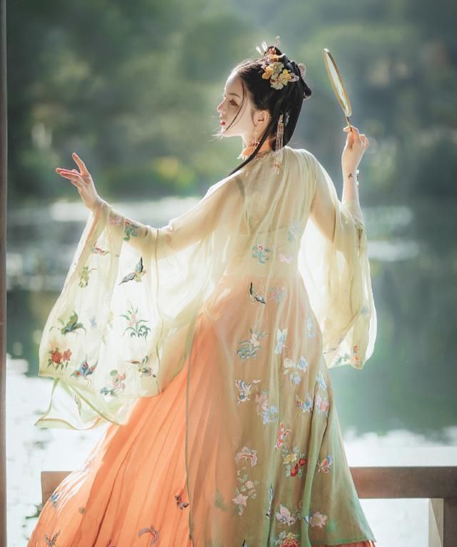 逆天邪神|逆天邪神:龙白的强大的原因终于明了,沐玄音为何迟迟不上线?