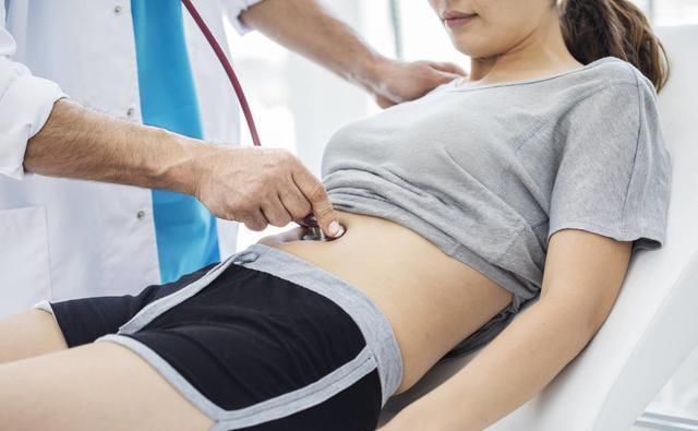 怀孕6个月孕肚还不明显,医生的质问让她追悔莫及