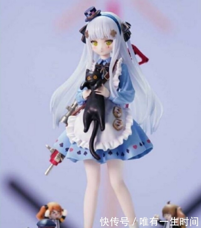 二次元|都在围观手办，却忽视了小姐姐？小姐姐吐槽：下辈子小心二次元