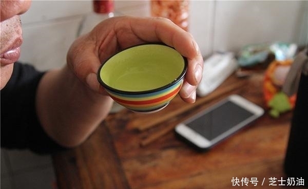 经常喝酒的人,身体如果有这5个变化,提醒你该戒酒了,别忽视