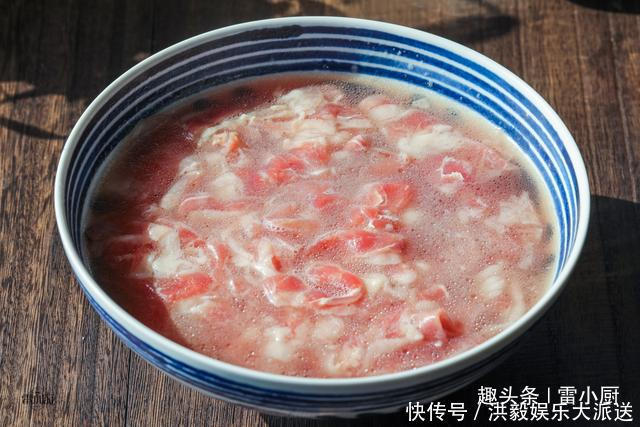 一年到头|我家饭桌上一年到头都有这道菜,焯个水煮一煮,六七分钟就上桌