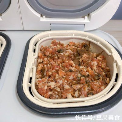 补充蛋白质|0难度的梅菜蒸肉饼,好吃到停不下来