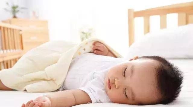 父母|孩子到了这个年龄必须分床睡,特别是男孩,这关系到孩子的一生