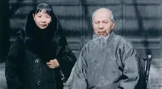 齐白石大师&齐白石盯着新凤霞目不转睛,旁人提醒,齐白石怒怼:我偏要看