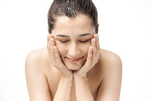 皮肤暗黄、粗糙显老怎么办？教你1招，让皮肤光滑细嫩