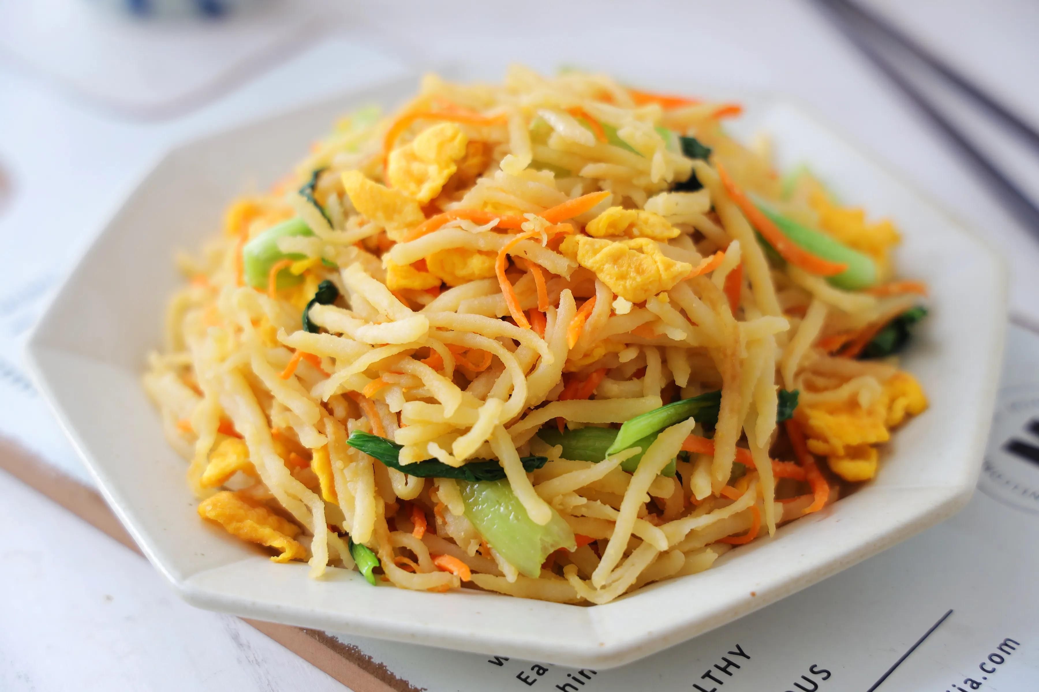 青菜|伏天，我家最爱的土豆吃法，炒一大锅，蔬菜主食都有，好吃又省事