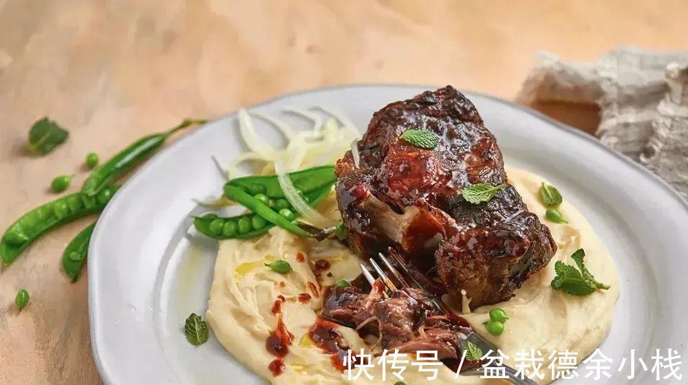 熟度|牛排出品用冷盘还是热盘?铁盘和瓷盘的差别?会影响牛排熟度吗?