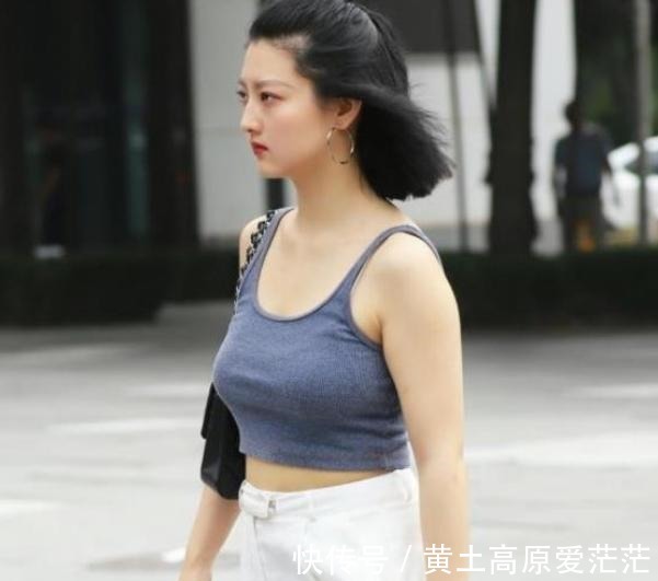 身材高挑|环肥燕瘦的美女，黑色背心配黑白格子裤，青春活力气质！