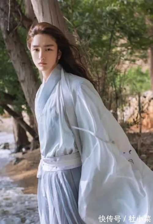 唐家三少#击败《剑来》,唐家三少再出新作,这部玄幻文9.8分登顶榜一!