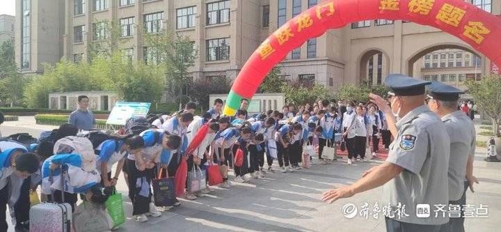 中考|吃“得胜饺”跃“龙门”！烟台港城中学举行中考壮行仪式