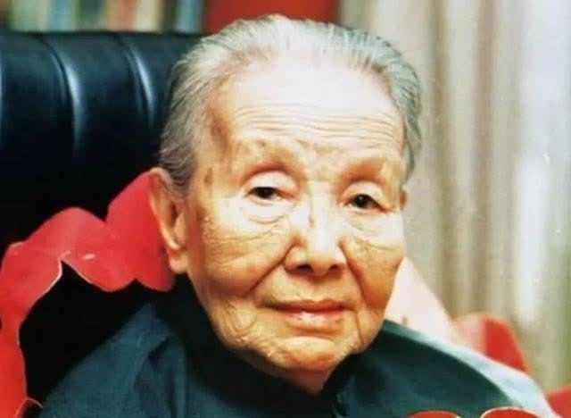 林徽因$被张爱玲讽刺,被林徽因怼,被鲁迅瞧不起,为何她们都看不惯冰心