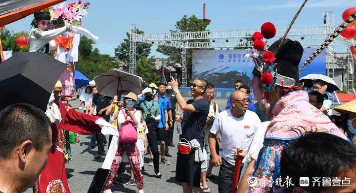 开幕式|十余个传统民俗表演轮番上演，蓬莱阁掀起“最炫民俗风”