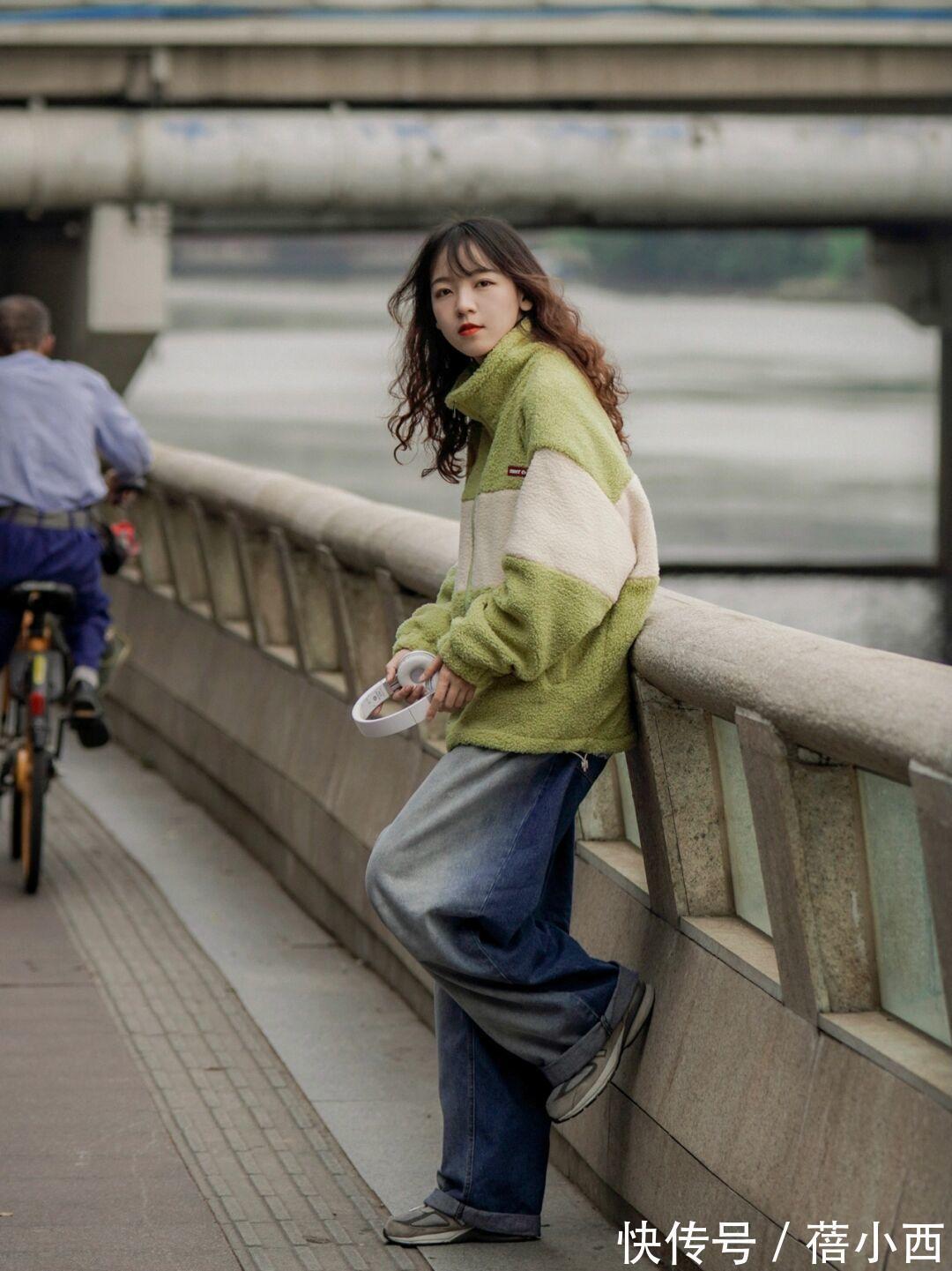 穿搭 冬季穿衣保暖是重点,试试“羊羔绒外套”的搭配,这些技巧够你用