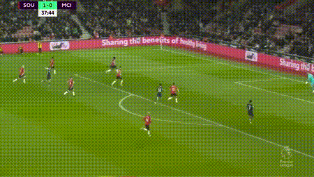 失誤|斯特林又快樂了!大半個(gè)空門踢飛 傳球失誤致丟球