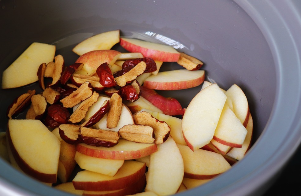 养生汤|女人夜里睡不着觉,93岁老奶奶告诉一个配方,一个苹果解决了问题