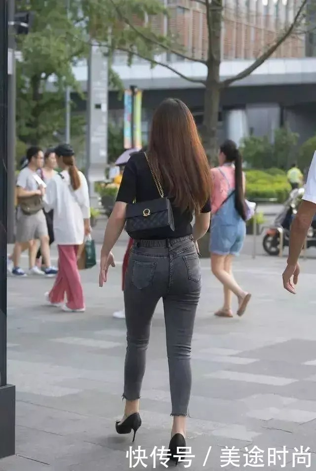 简约|微胖牛仔裤女人,穿出了玲珑有致的好身材