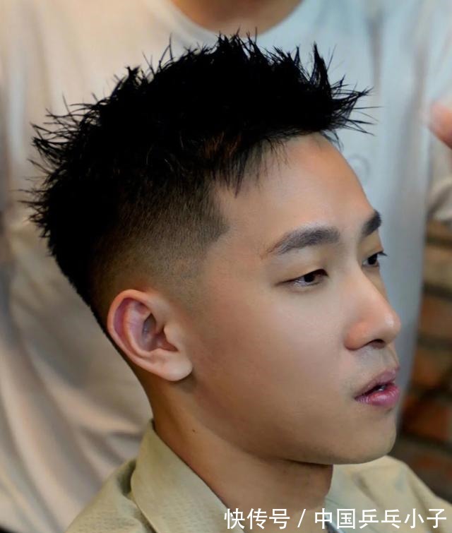 头发 男人帅不帅,三分看长相七分靠发型,同意吗