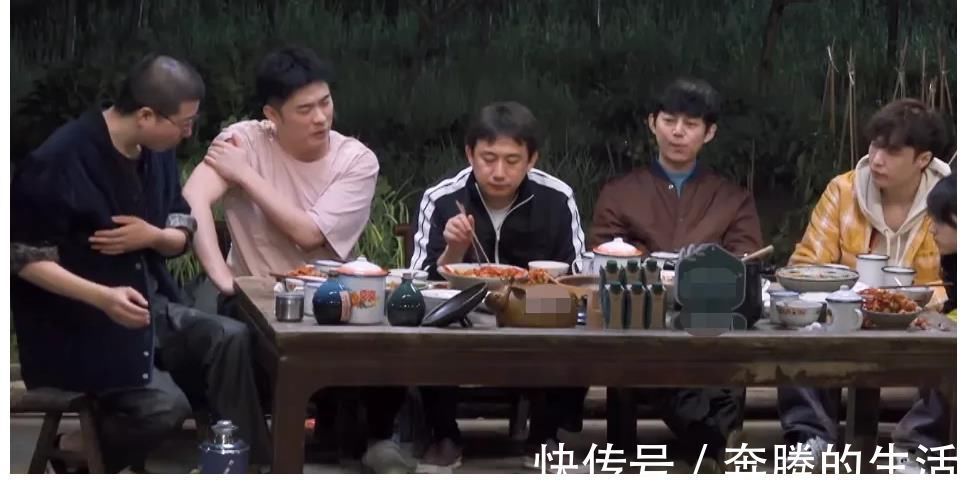 黄磊又黑脸?陈赫点名要小龙虾却剩下半盘,豪华食材恐失了初衷