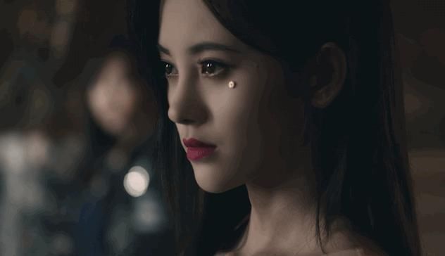 有一种"演技"叫鞠婧祎黑化,眼角泪痣材料特殊,高低眉太a了