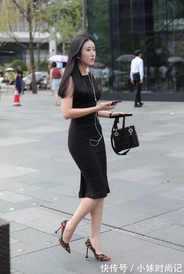 优雅|这位穿着黑色过膝裙的小姐姐,整个人的气质看上去优雅又冷艳