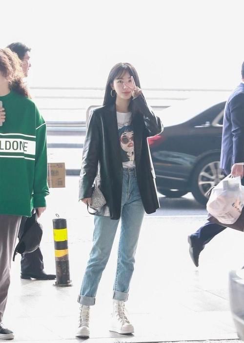 “风衣”不吃香了，今年开春“最帅气”的外套是它，谁穿谁时髦！