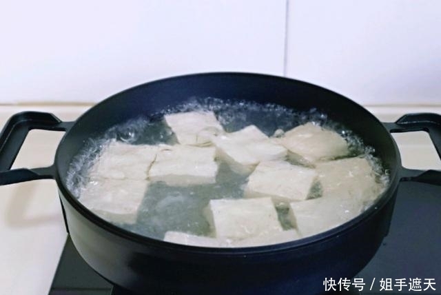 在线|豆腐加蛋，换一种“煎法”，豆腐洞里放“小蛋”，口感营养双在线