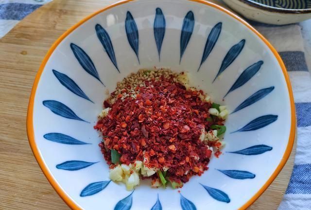 从头|适合冬季吃的面条,有肉有菜还有蛋,一碗下肚从头暖到脚,真舒服