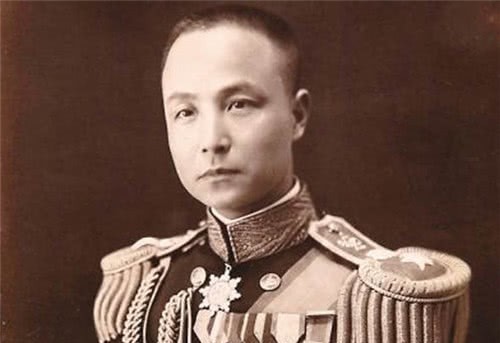 萨镇冰|小兵见将军在椅子上睡着,悄悄为他盖上被子,从此改变自己的命运