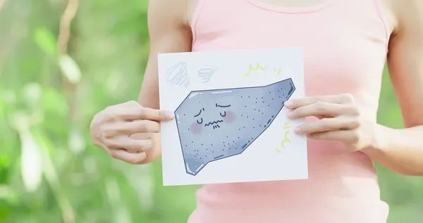 黑痣|皮肤有4个不起眼变化，当心癌盯上你！尤其最后1个，洗澡多看一眼就能发现