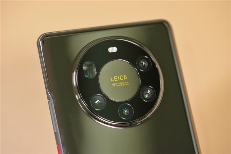 间维度|全球首款自由曲面镜头手机告别畸变！华为Mate40 Pro+超大杯评测