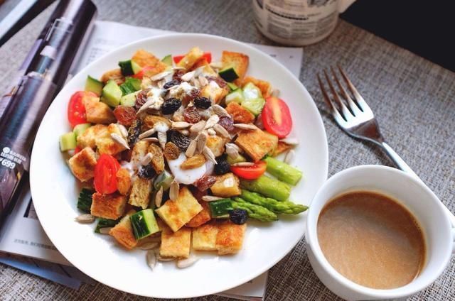 胎儿|为什么有的孕妈吐得天旋地转,有的却跟没事一样其实和胎儿有关