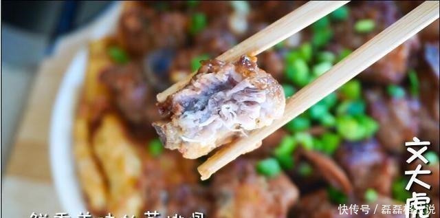 吃了30年排骨,这个做法最香了,不用炒不用煮,上桌骨头都啃了