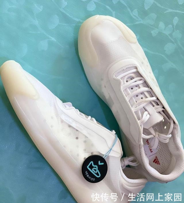 prada 灯芯绒大神SW穿Prada全新联名鞋滑板!难道这是要登场了!