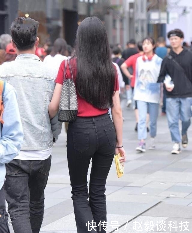 牛仔裤|白色优雅长袖搭配蓝色经典打底裤,有一些讲究的,好看显瘦