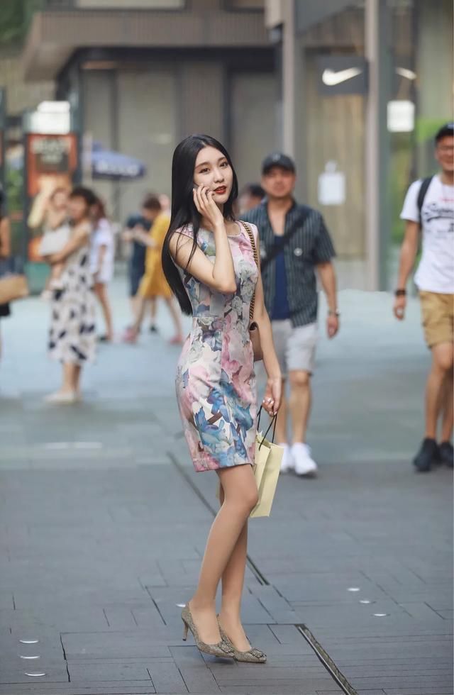 街拍|街拍旗袍，小姐姐继承了历史的美好