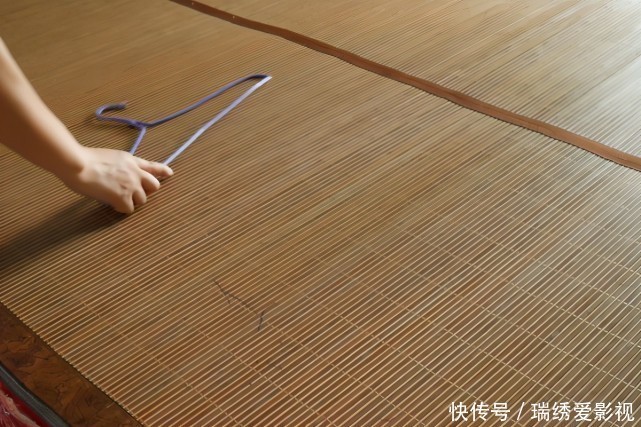 凉席|凉席一年没洗全是螨虫，教你正确的清洗方法，洗得干净还除螨虫