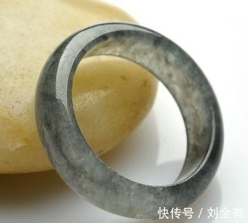 黑色系#除了墨翠，还有一种黑色系翡翠你见过吗？