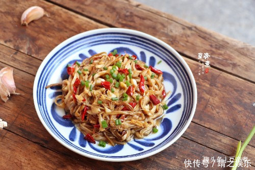 金针菇凉拌还是第一次吃,没想到味道这么好,吃过一次就忘不了