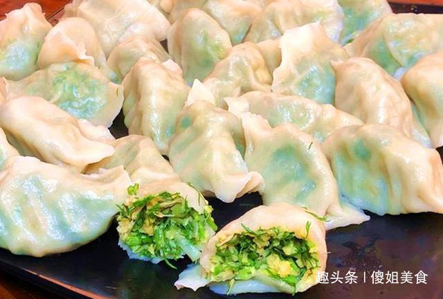 做素馅饺子时，别只会放鸡蛋，多加“1样”，比肉饺子还香