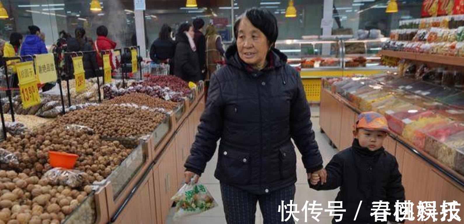 教养|孙女不停试吃车厘子,导购员怒斥''没教养'',奶奶的回答让人无奈