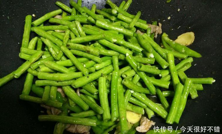 油炸|炒豆角,不要直接焯水或者油炸,教您一招,豆角又香又入味不发黄